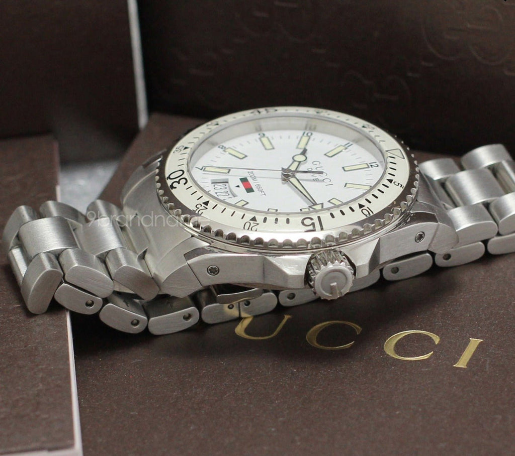  Shop Authentic Gucci Dive Quartz White Dial Silver Steel Strap Watch for Men - YA136302 - Luxxuri